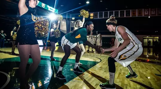 Hashima Carothers & Rachel Howard Pre-Game 2015-16