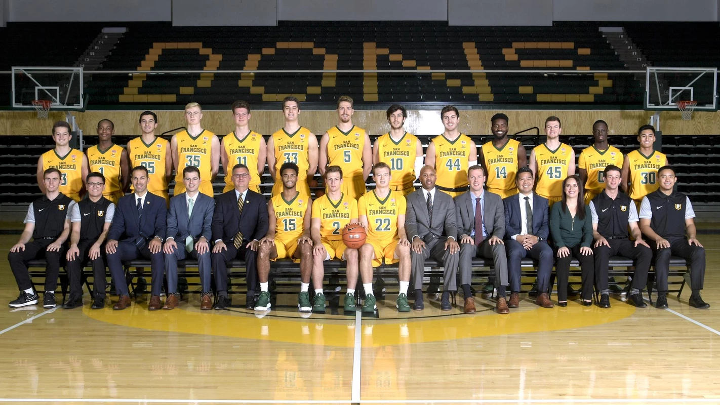 2017-18 MBB team shot