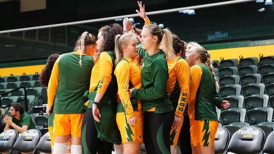 WBB huddle vs UC Davis 12-15-18