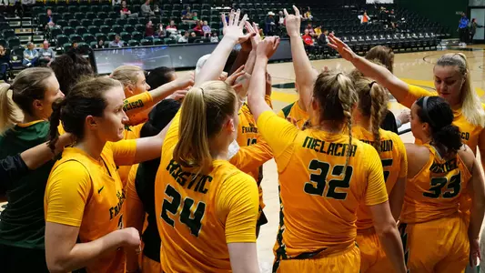 WBB huddle vs UT Arlington 11-25-18