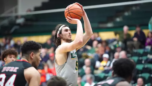 Matt-McCarthy-USF-Dons-Mens-Basketball-freethrow-vs-Campbell