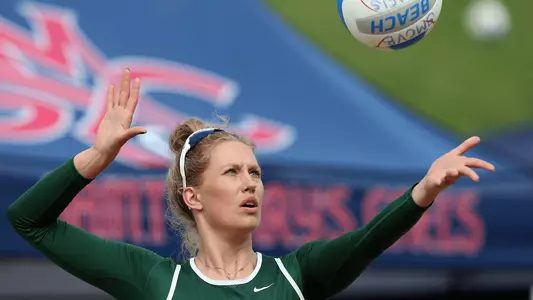 USF Beach Volleyball Nora Buvarp Lavik serving