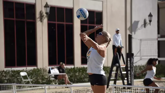 USF Beach volleyball Julia Topor serving