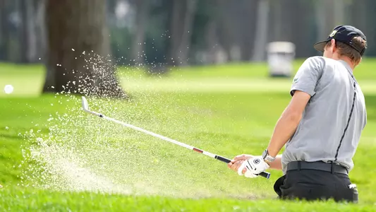 Tim-Widing-USF-Dons-Mens-Golf-chipping