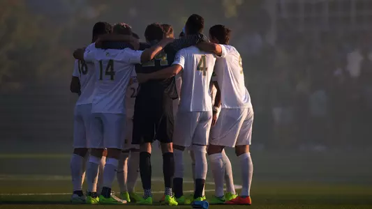 usf-mens-soccer-huddle