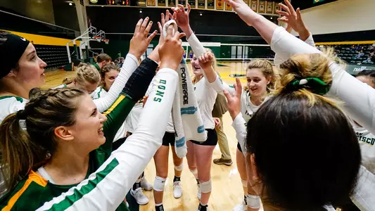 Volleyball huddle vs Hofstra 9-7-2018