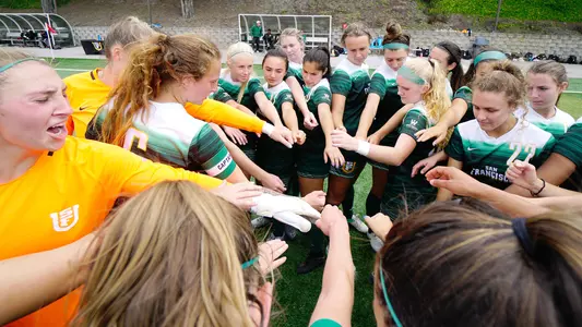 USF-Dons-Womens-Soccer-Pregame-Huddle
