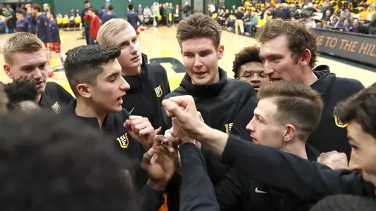 USF-Mens-Basketball-Team-Huddle