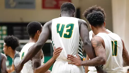 Men's Basketball huddles up against Long Beach State