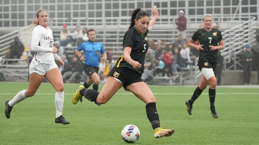 Lindsey Chau and Kaya Pigoni Action Shot