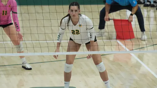 Astrid Puig waiting for a serve