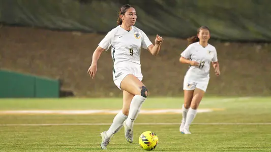 Lindsey Chau Dribbling vs. LMU 2023