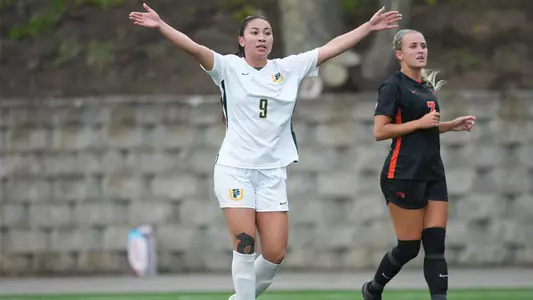 Lindsey Chau Hands Out