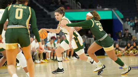 Mia Vuksic dribbling