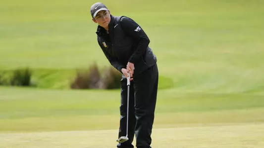 Toni Sottile putting