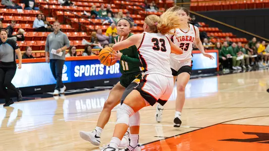 Jasmine Gayles driving to the basket at Pacific