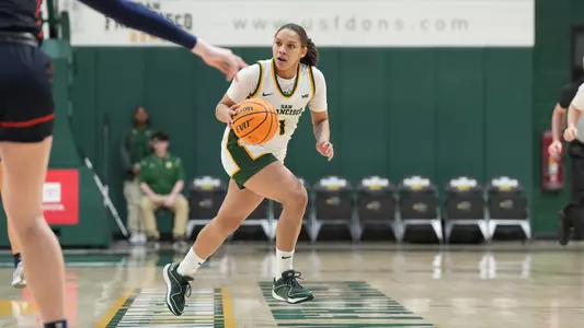 Luana Leite Dribbling