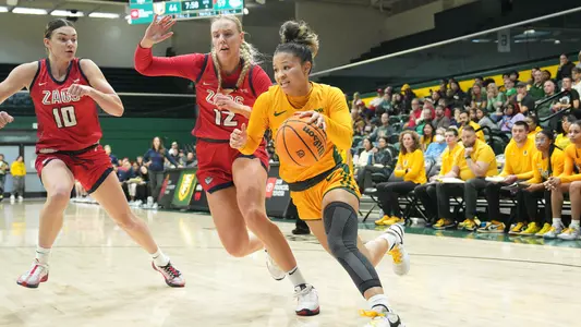 Jasmine Gayles driving to the hoop
