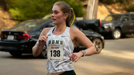Lily Mourer running at SF State Invite 2024