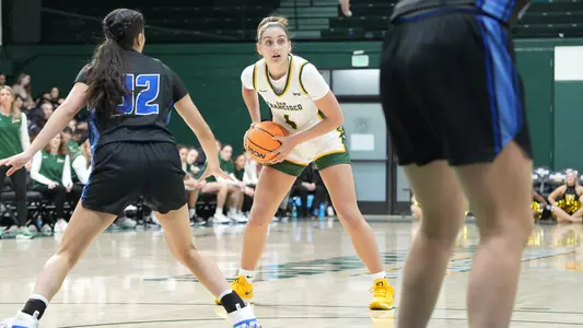 Elle Papahronis looking to pass vs. UCSB