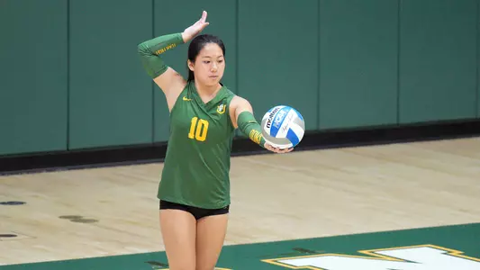Jamie Low serving vs. Oregon State