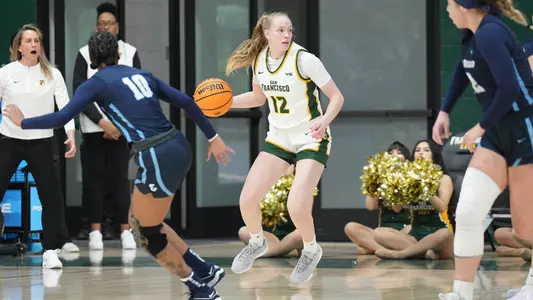 Freja Werth dribbling vs. San Diego