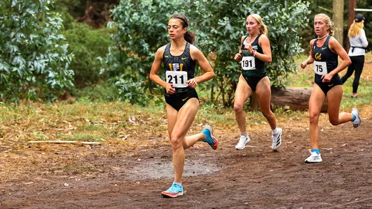 Natalie Hlusi running at usf invite 2023