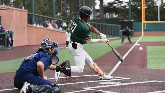 Tyvon Moore swinging vs. Saint Peter's