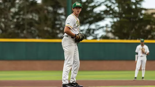 Hunter Holzemer pitching