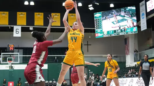 Mia Vuksic jumpshot vs. WSU