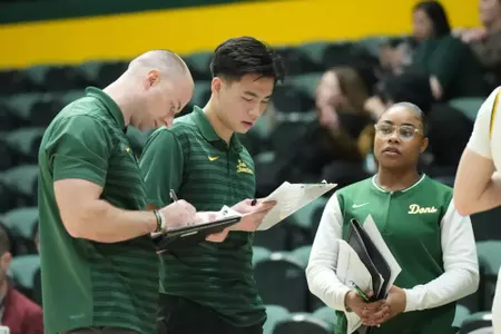 Isaac Lu with coaches at timeout vs. Oregon State 2024-25