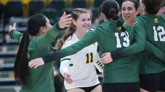 Abby Wadas celebrating w/ teammates vs, SCU 2025