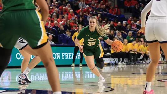 Cami Fulcher driving to the rim at Gonzaga