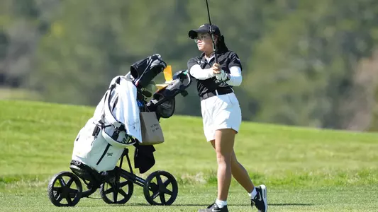 Jillian Leh swinging at Juli Inkster at Meadow Club Invitational