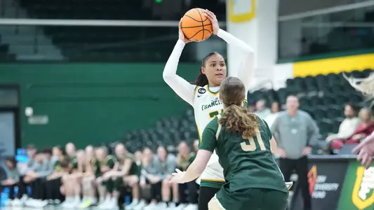 Olivia Williams looking to pass vs. Colorado State 2025