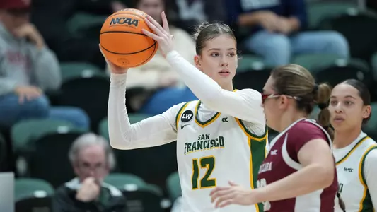 Natasa Tausova looking to pass vs. Santa Clara 2026