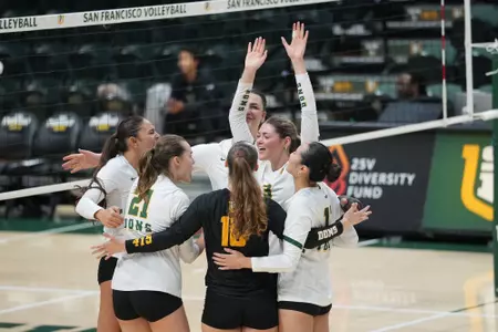 WVB - USF vs CBU group huddle