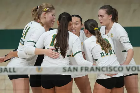 WVB Game Notes - USF vs Pepperdine Team Photo