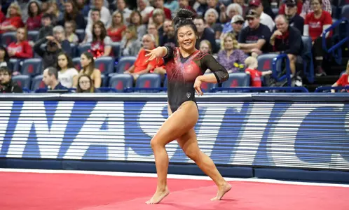 Cristal Isa on Floor vs. Arizona