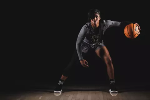 January 19, 2022, Salt Lake City, UT:
The University of Utah Utes Basketball teams pose for portraits in the USS SLC jerseys at the Jon M. Huntsman Center in Salt Lake City, Utah on Wednesday, January 19, 2022.
(Photo by Nick Grace/University of Utah)