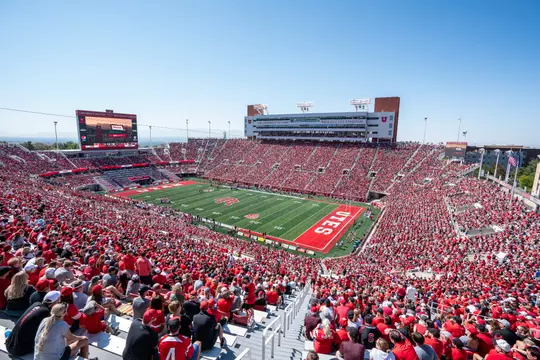 Fans Rice-Eccles Stadium 2021 WSU