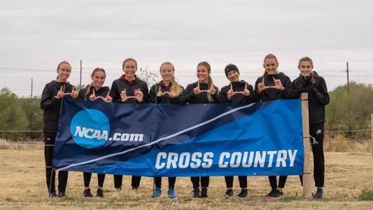 2023 XC: Team Photo at MTN Regionals