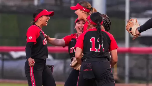 Softball Team vs Washington