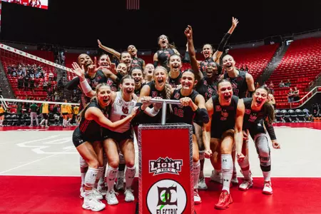 Utah Volleyball takes down No. 17 Baylor Image