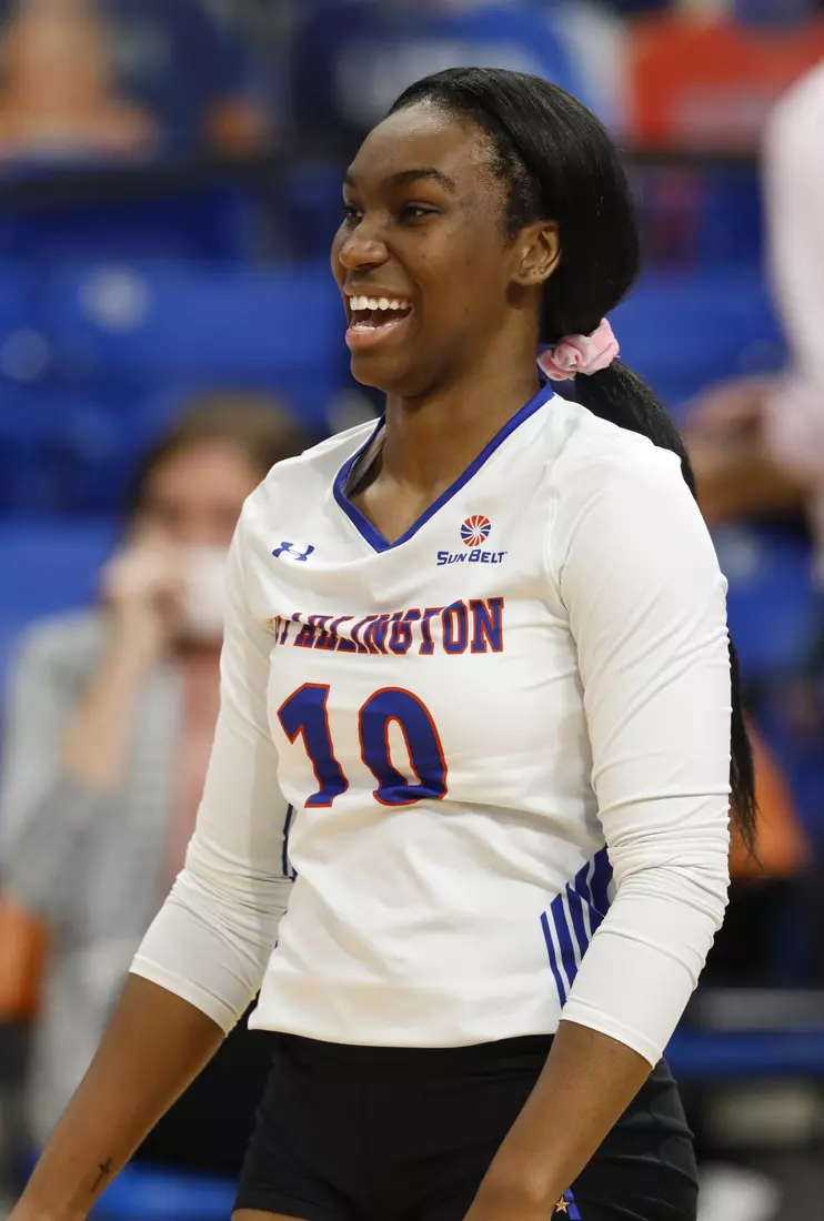 UTA vs Texas State volleyball in Arlington, Texas on October 30, 2020. (Photo/Sharon Ellman)
