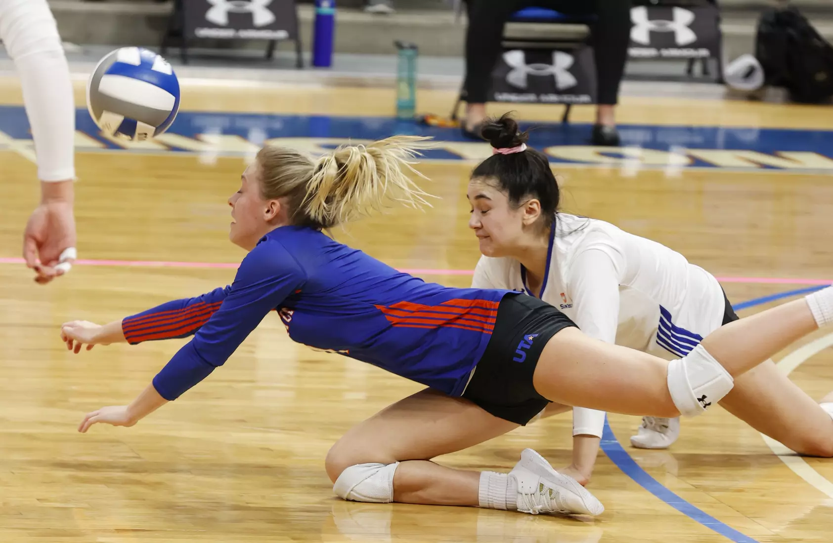 UTA vs Texas State volleyball in Arlington, Texas on October 30, 2020. (Photo/Sharon Ellman)