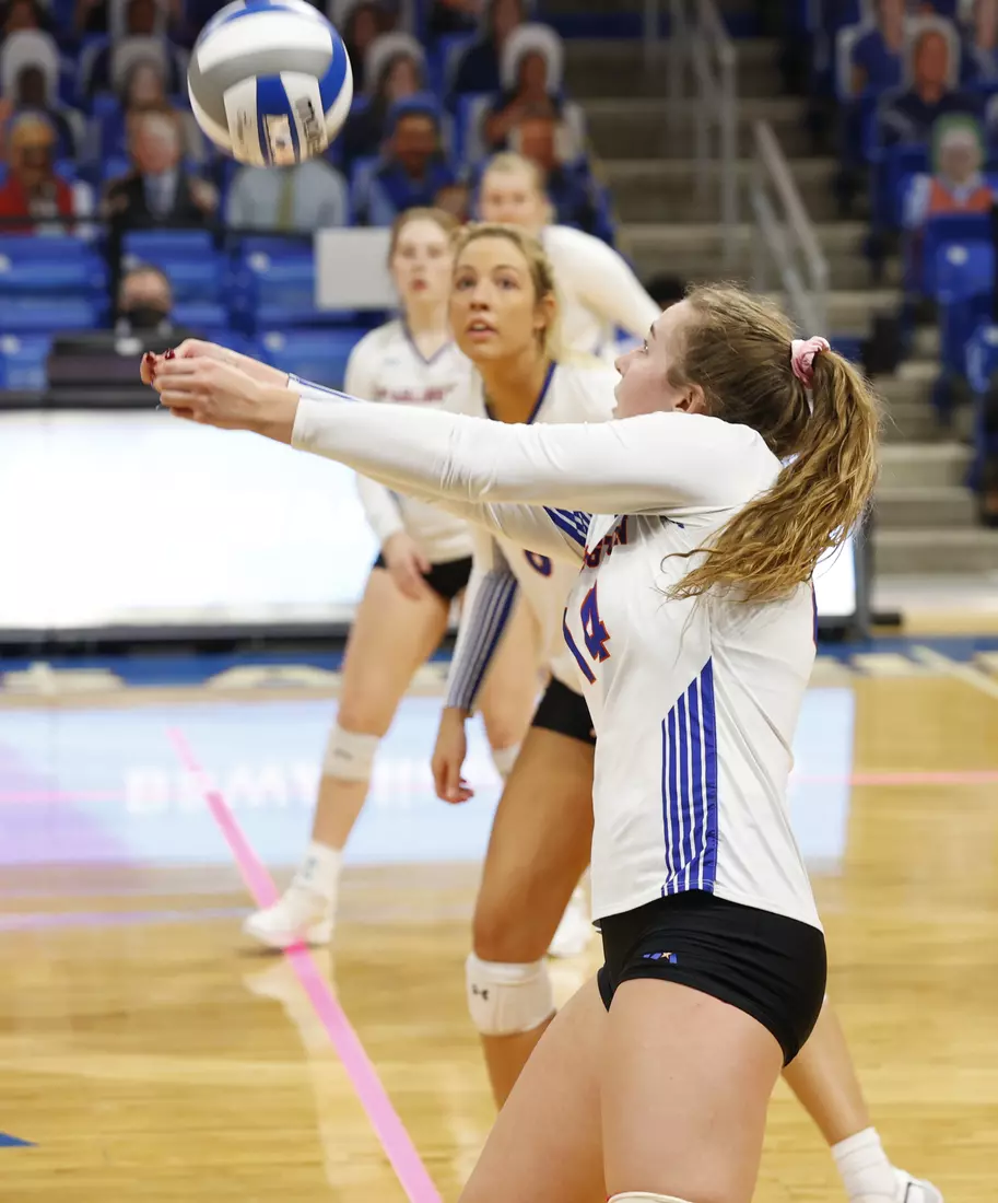 UTA vs Texas State volleyball in Arlington, Texas on October 30, 2020. (Photo/Sharon Ellman)