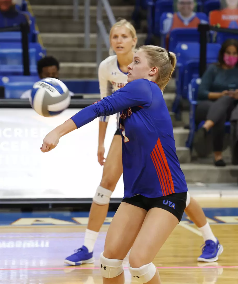 UTA vs Texas State volleyball in Arlington, Texas on October 30, 2020. (Photo/Sharon Ellman)