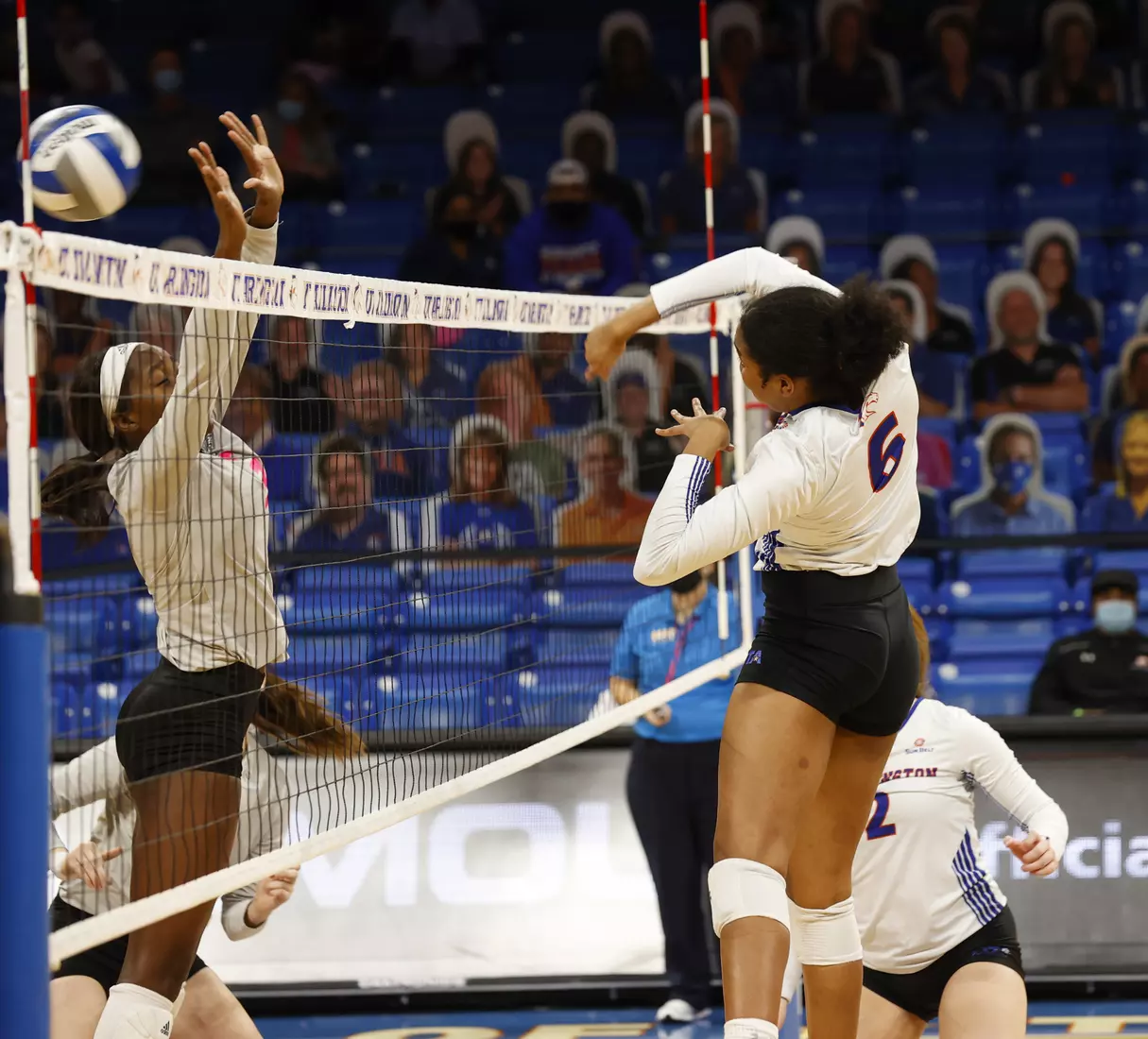 UTA vs Texas State volleyball in Arlington, Texas on October 30, 2020. (Photo/Sharon Ellman)
