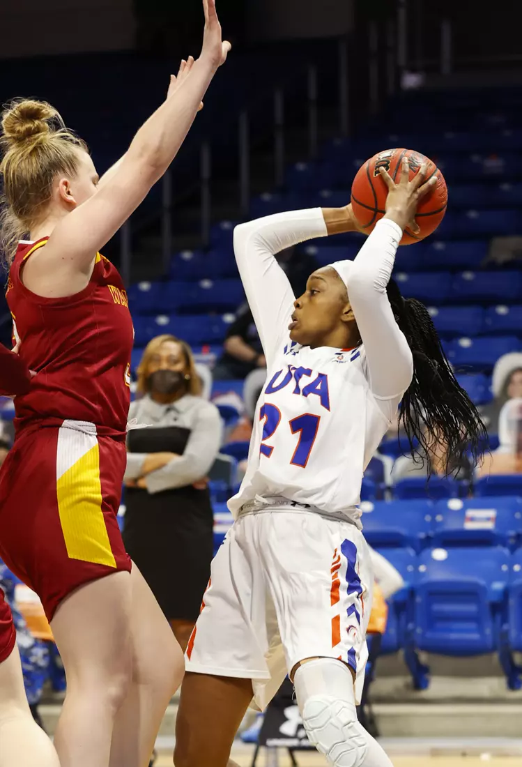 UTA vs ULM women’s basketball at College Park Center in Arlington, Texas on January 8, 2021. (Photo/Sharon Ellman)